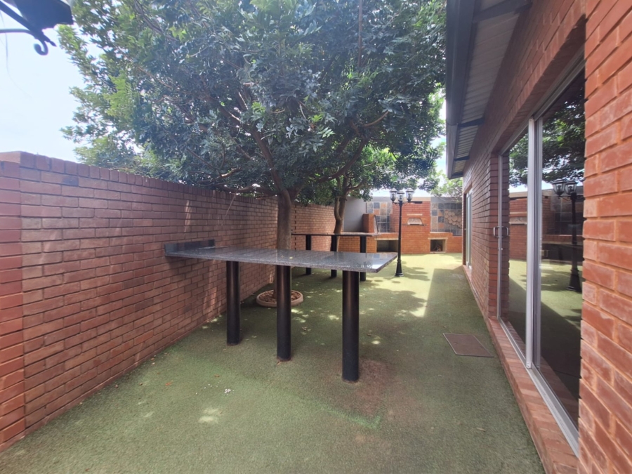 To Let commercial Property for Rent in Melodie North West